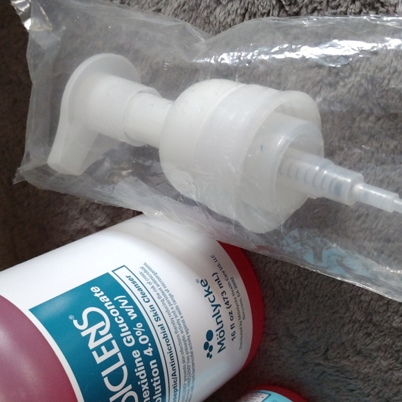 3pk Hibiclens cleanser with pumpers 1-16Oz, 2-4oz. - Picture 4 of 8